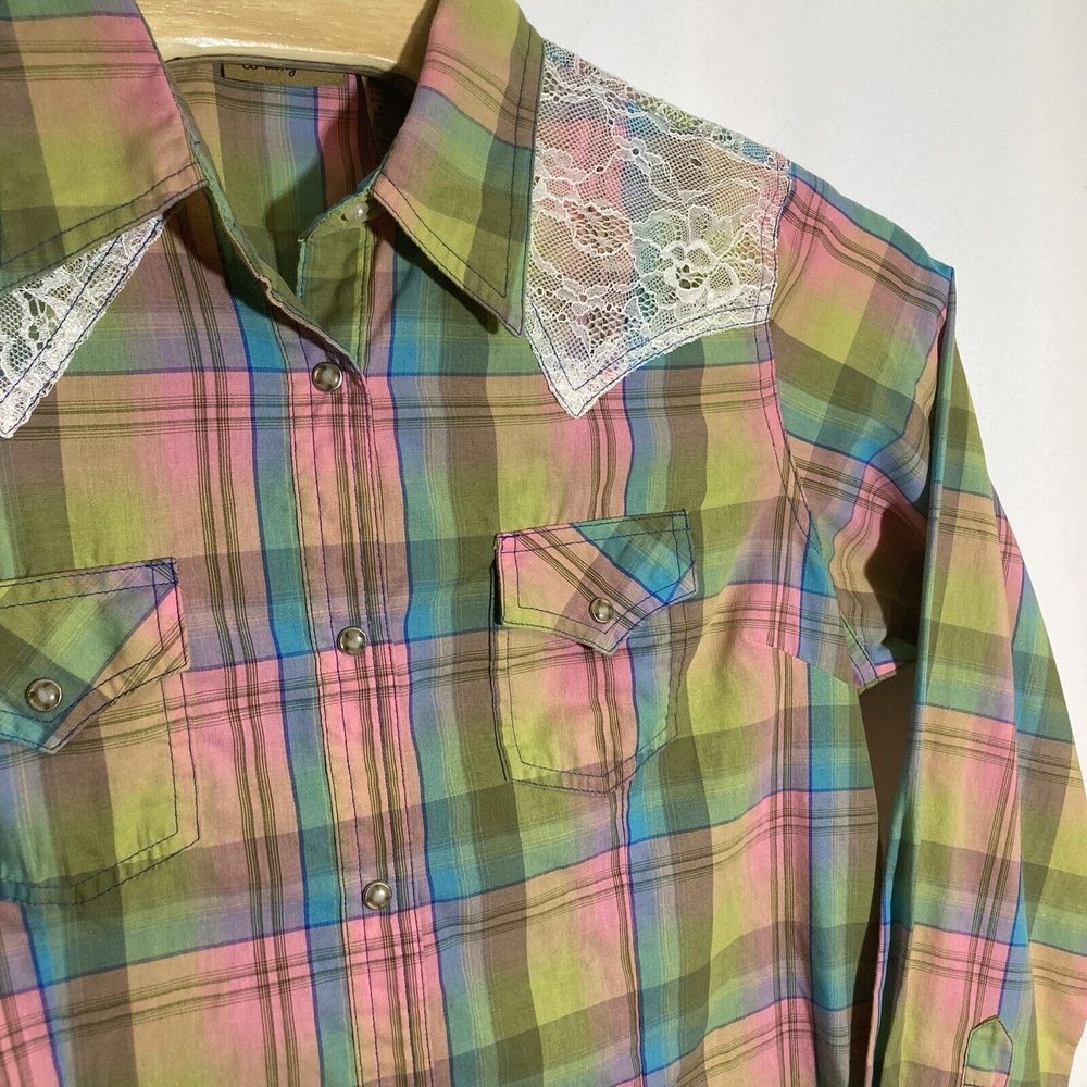 Wrangler Women's‎ Medium Plaid Pearl Snap Lace Trim Long Sleeve Raw Hem Green